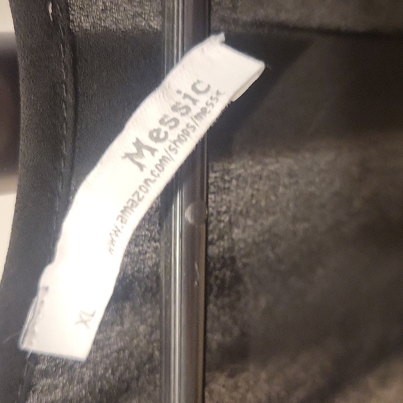 Black tank top V neck - Picture 2 of 4